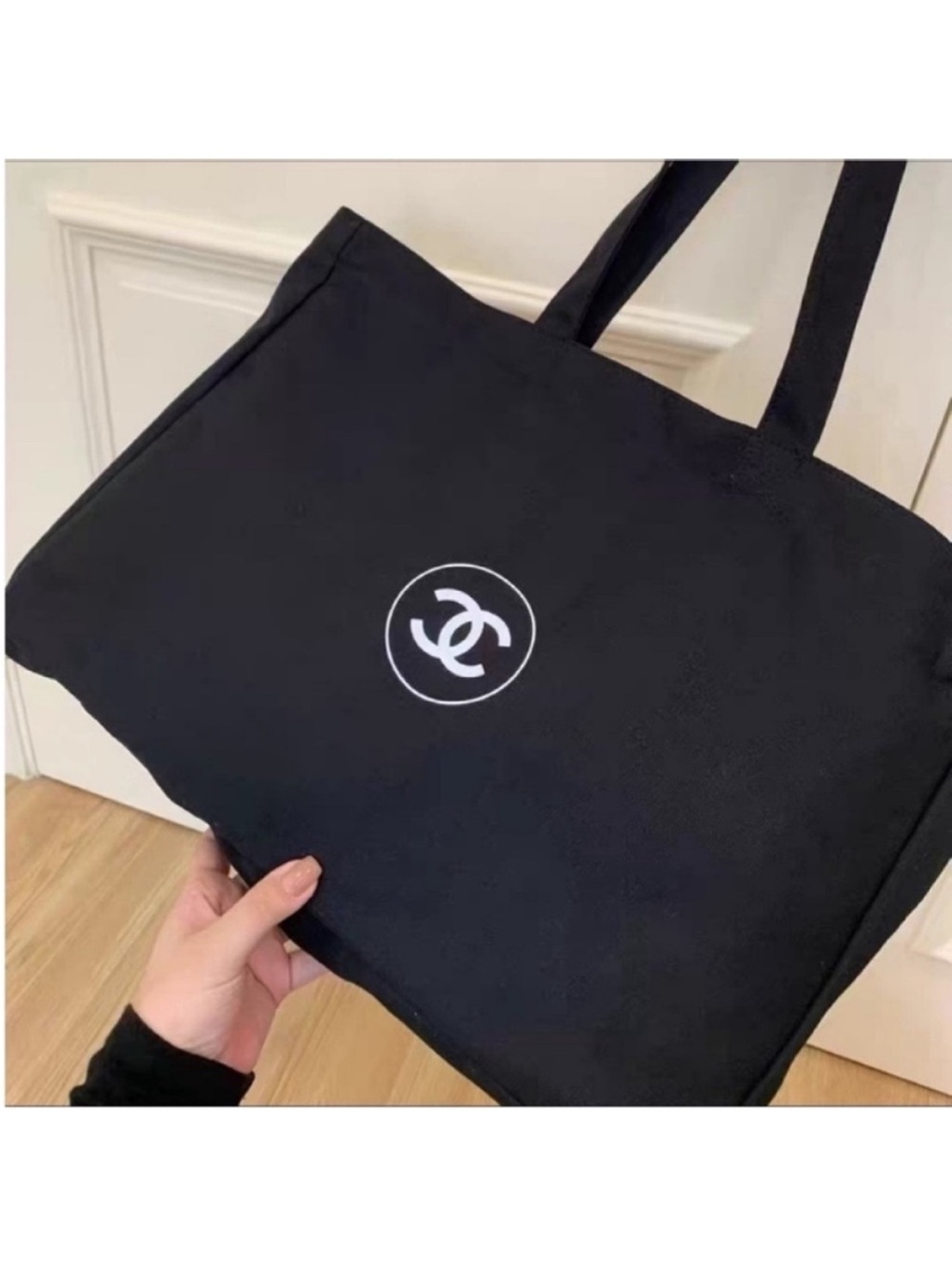 Chanel beauty No•1 black tote - Picture 2 of 5